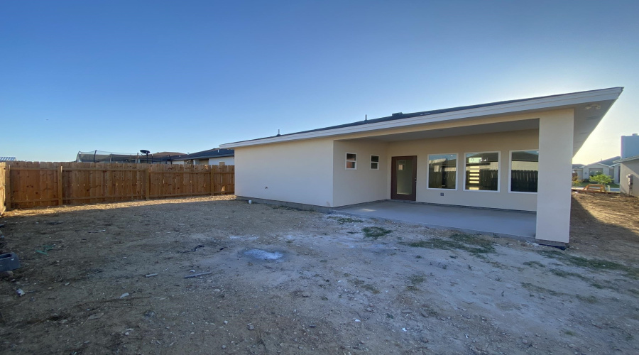 1427 Los Estribos Dr., LAREDO, Texas 78046, 3 Bedrooms Bedrooms, 4 Rooms Rooms,2 BathroomsBathrooms,Residential,For Sale,1427 Los Estribos Dr.,20261416