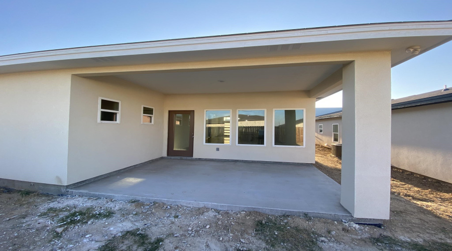 1427 Los Estribos Dr., LAREDO, Texas 78046, 3 Bedrooms Bedrooms, 4 Rooms Rooms,2 BathroomsBathrooms,Residential,For Sale,1427 Los Estribos Dr.,20261416