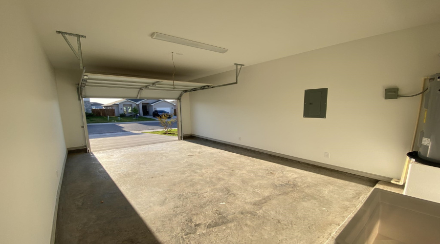 1427 Los Estribos Dr., LAREDO, Texas 78046, 3 Bedrooms Bedrooms, 4 Rooms Rooms,2 BathroomsBathrooms,Residential,For Sale,1427 Los Estribos Dr.,20261416