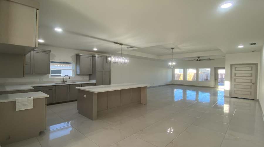 1427 Los Estribos Dr., LAREDO, Texas 78046, 3 Bedrooms Bedrooms, 4 Rooms Rooms,2 BathroomsBathrooms,Residential,For Sale,1427 Los Estribos Dr.,20261416