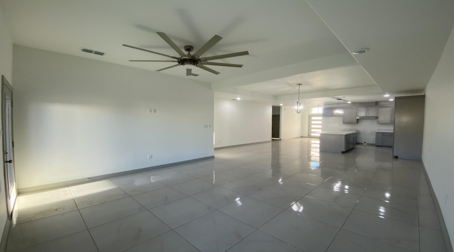 1427 Los Estribos Dr., LAREDO, Texas 78046, 3 Bedrooms Bedrooms, 4 Rooms Rooms,2 BathroomsBathrooms,Residential,For Sale,1427 Los Estribos Dr.,20261416