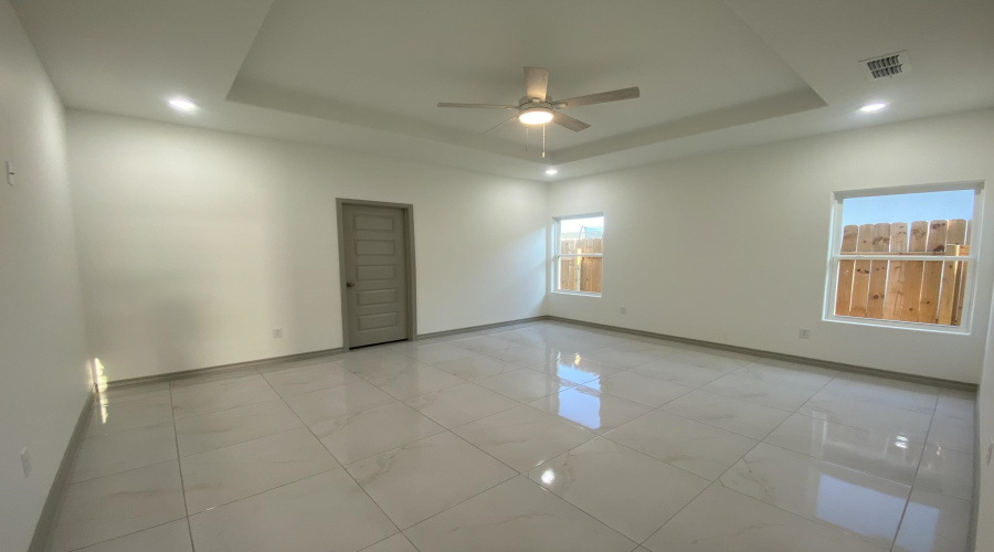 1427 Los Estribos Dr., LAREDO, Texas 78046, 3 Bedrooms Bedrooms, 4 Rooms Rooms,2 BathroomsBathrooms,Residential,For Sale,1427 Los Estribos Dr.,20261416
