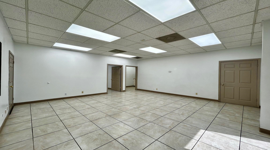 14209 Business Ave, Laredo, Texas 78045, 1 Bedroom Bedrooms, 6 Rooms Rooms,1 BathroomBathrooms,Commercial/industrial,For Rent,14209 Business Ave,20261424