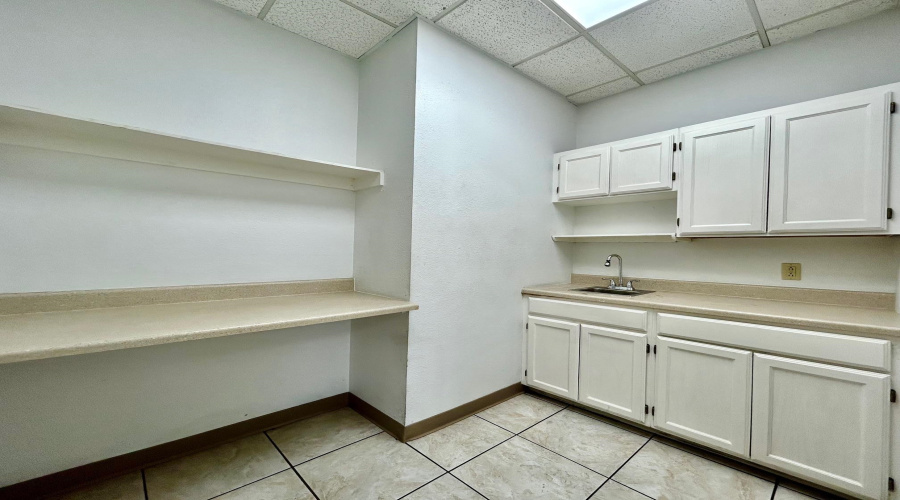 14209 Business Ave, Laredo, Texas 78045, 1 Bedroom Bedrooms, 6 Rooms Rooms,1 BathroomBathrooms,Commercial/industrial,For Rent,14209 Business Ave,20261424