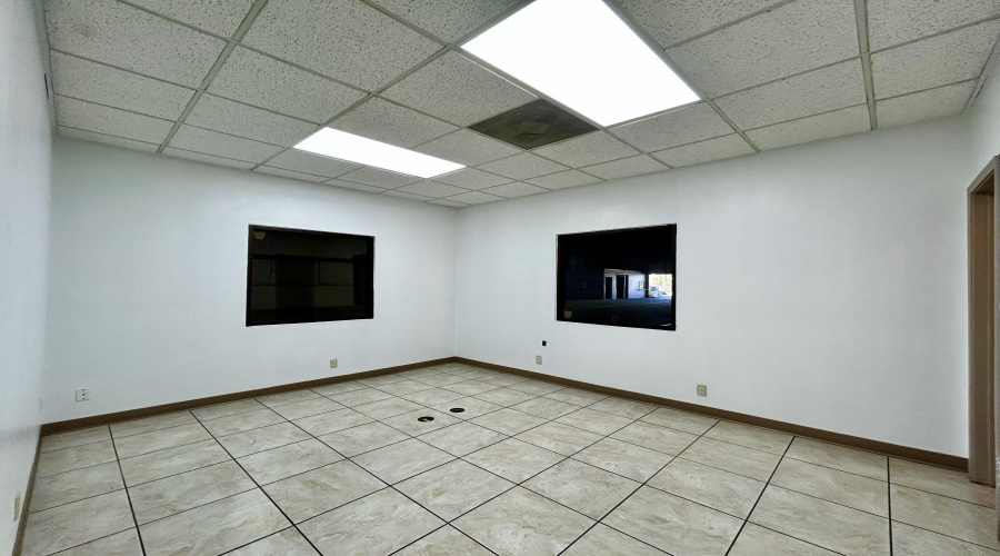 14209 Business Ave, Laredo, Texas 78045, 1 Bedroom Bedrooms, 6 Rooms Rooms,1 BathroomBathrooms,Commercial/industrial,For Rent,14209 Business Ave,20261424