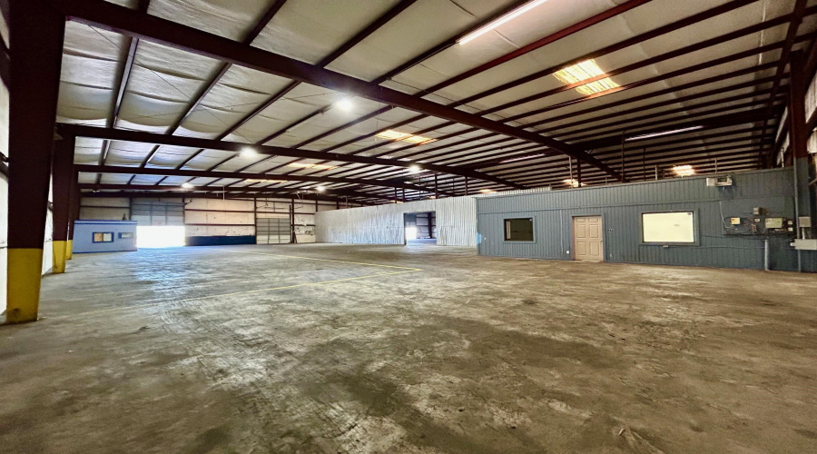 14209 Business Ave, Laredo, Texas 78045, 1 Bedroom Bedrooms, 6 Rooms Rooms,1 BathroomBathrooms,Commercial/industrial,For Rent,14209 Business Ave,20261424