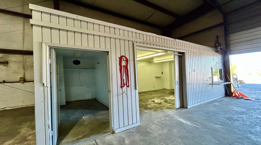 14209 Business Ave, Laredo, Texas 78045, 1 Bedroom Bedrooms, 6 Rooms Rooms,1 BathroomBathrooms,Commercial/industrial,For Rent,14209 Business Ave,20261424