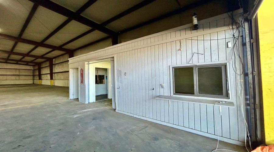 14209 Business Ave, Laredo, Texas 78045, 1 Bedroom Bedrooms, 6 Rooms Rooms,1 BathroomBathrooms,Commercial/industrial,For Rent,14209 Business Ave,20261424