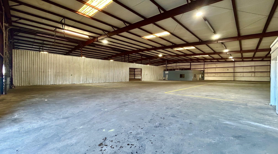 14209 Business Ave, Laredo, Texas 78045, 1 Bedroom Bedrooms, 6 Rooms Rooms,1 BathroomBathrooms,Commercial/industrial,For Rent,14209 Business Ave,20261424