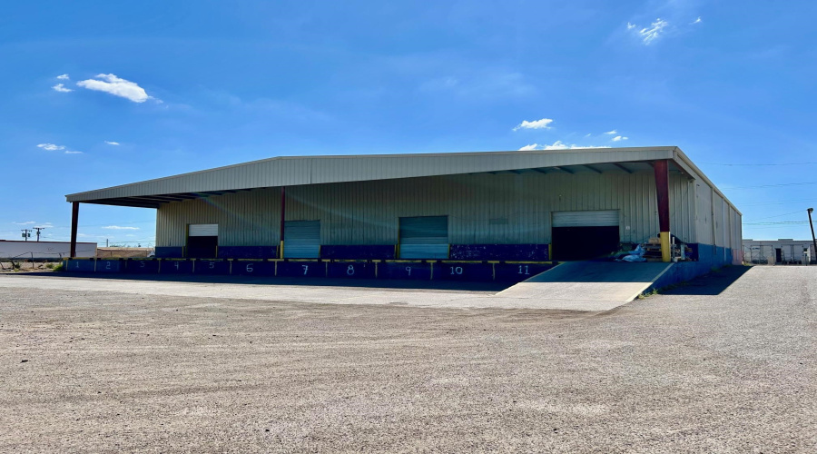 14209 Business Ave, Laredo, Texas 78045, 1 Bedroom Bedrooms, 6 Rooms Rooms,1 BathroomBathrooms,Commercial/industrial,For Rent,14209 Business Ave,20261424