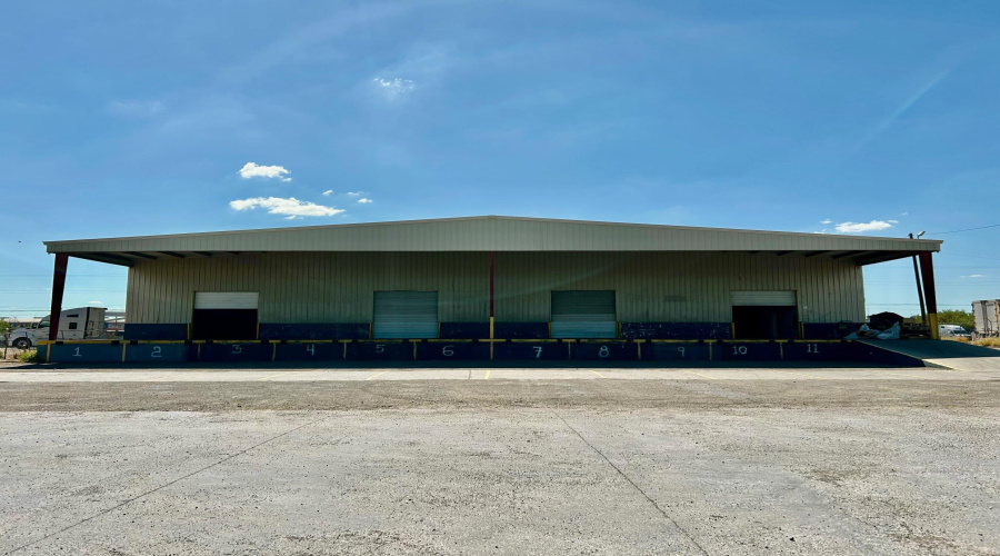 14209 Business Ave, Laredo, Texas 78045, 1 Bedroom Bedrooms, 6 Rooms Rooms,1 BathroomBathrooms,Commercial/industrial,For Rent,14209 Business Ave,20261424