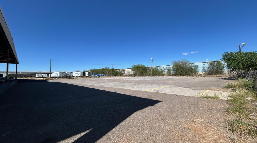 14209 Business Ave, Laredo, Texas 78045, 1 Bedroom Bedrooms, 6 Rooms Rooms,1 BathroomBathrooms,Commercial/industrial,For Rent,14209 Business Ave,20261424