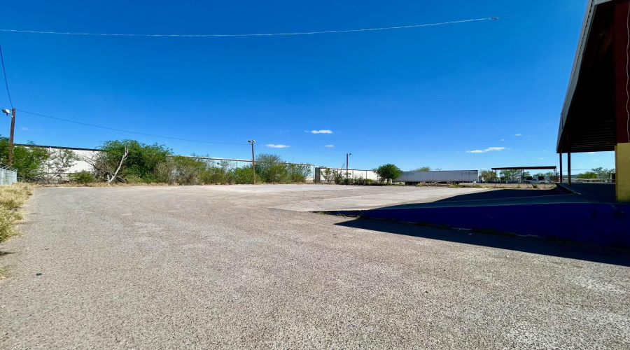 14209 Business Ave, Laredo, Texas 78045, 1 Bedroom Bedrooms, 6 Rooms Rooms,1 BathroomBathrooms,Commercial/industrial,For Rent,14209 Business Ave,20261424