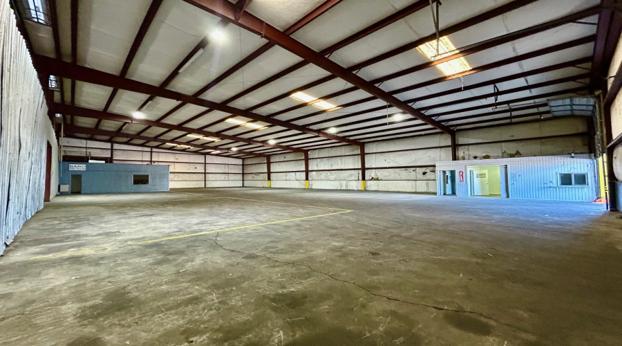 14209 Business Ave, Laredo, Texas 78045, 1 Bedroom Bedrooms, 6 Rooms Rooms,1 BathroomBathrooms,Commercial/industrial,For Rent,14209 Business Ave,20261424