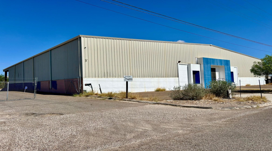 14209 Business Ave, Laredo, Texas 78045, 1 Bedroom Bedrooms, 6 Rooms Rooms,1 BathroomBathrooms,Commercial/industrial,For Rent,14209 Business Ave,20261424