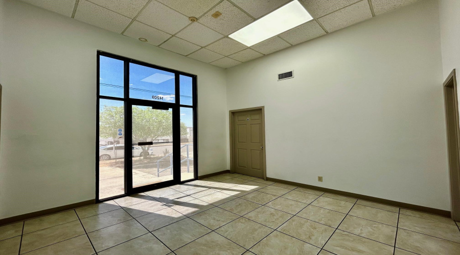 14209 Business Ave, Laredo, Texas 78045, 1 Bedroom Bedrooms, 6 Rooms Rooms,1 BathroomBathrooms,Commercial/industrial,For Rent,14209 Business Ave,20261424