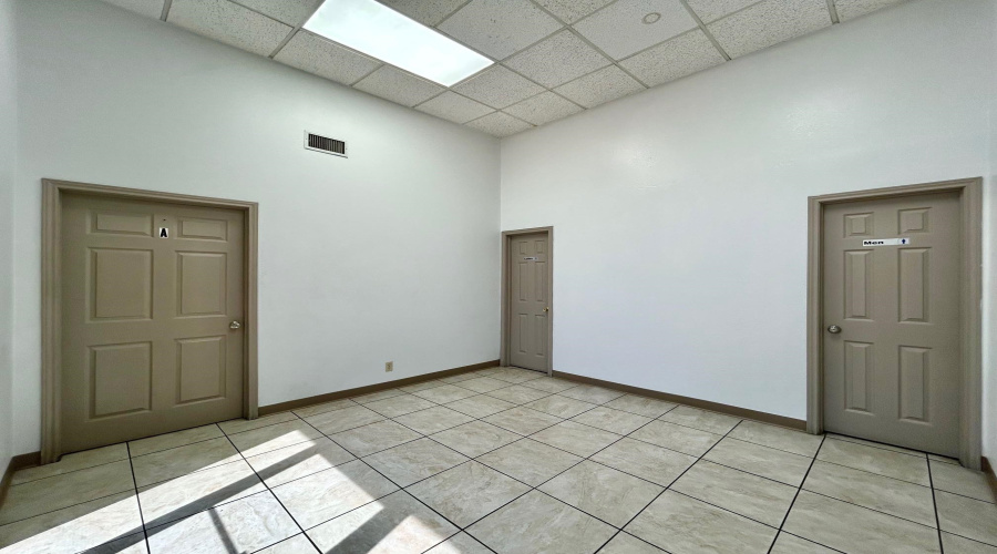 14209 Business Ave, Laredo, Texas 78045, 1 Bedroom Bedrooms, 6 Rooms Rooms,1 BathroomBathrooms,Commercial/industrial,For Rent,14209 Business Ave,20261424