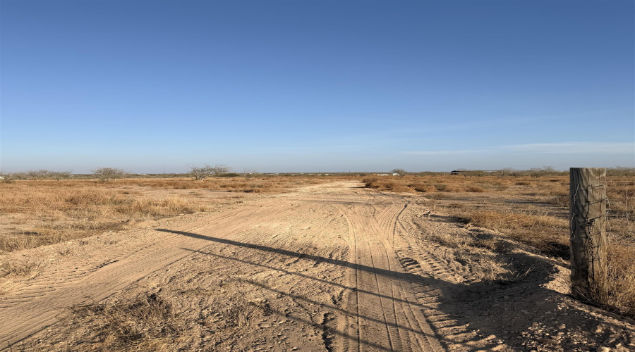 423 LAS LOMAS RD., Laredo, Texas 78041, ,Land,For Sale,423 LAS LOMAS RD.,20261417