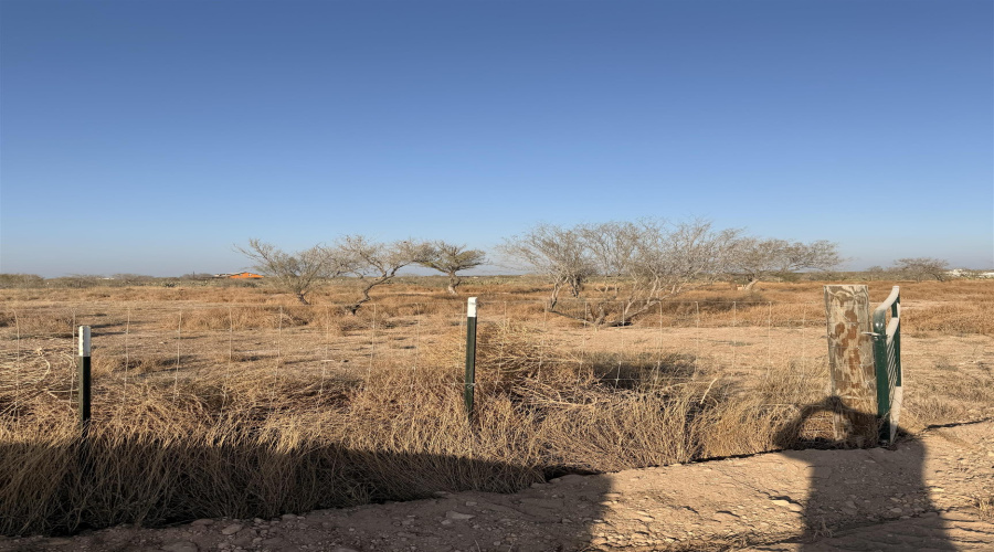 423 LAS LOMAS RD., Laredo, Texas 78041, ,Land,For Sale,423 LAS LOMAS RD.,20261417