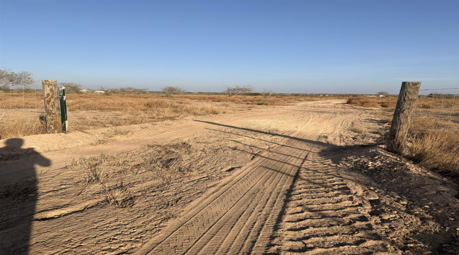 423 LAS LOMAS RD., Laredo, Texas 78041, ,Land,For Sale,423 LAS LOMAS RD.,20261417