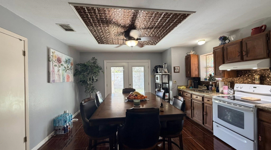 9104 Tundra Ave, Laredo, Texas 78045, 4 Bedrooms Bedrooms, 7 Rooms Rooms,2 BathroomsBathrooms,Residential,For Sale,9104 Tundra Ave,20261419