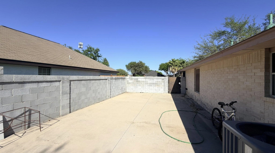 9104 Tundra Ave, Laredo, Texas 78045, 4 Bedrooms Bedrooms, 7 Rooms Rooms,2 BathroomsBathrooms,Residential,For Sale,9104 Tundra Ave,20261419