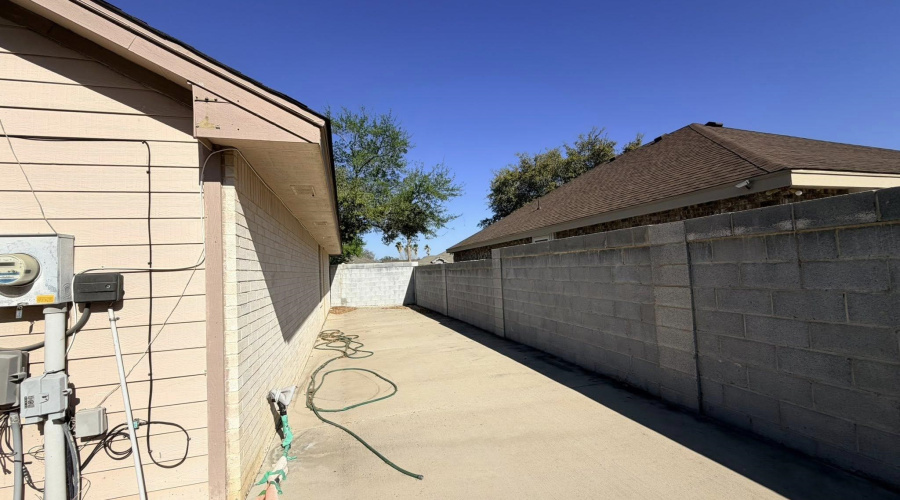 9104 Tundra Ave, Laredo, Texas 78045, 4 Bedrooms Bedrooms, 7 Rooms Rooms,2 BathroomsBathrooms,Residential,For Sale,9104 Tundra Ave,20261419