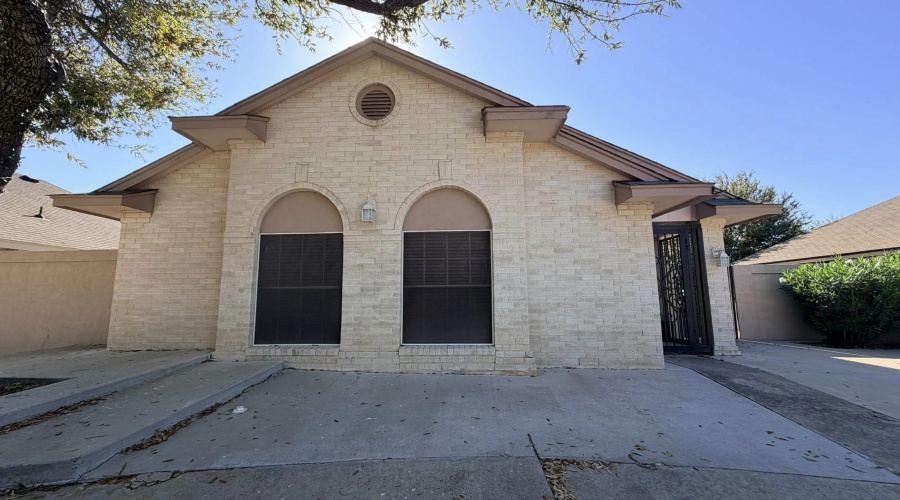 9104 Tundra Ave, Laredo, Texas 78045, 4 Bedrooms Bedrooms, 7 Rooms Rooms,2 BathroomsBathrooms,Residential,For Sale,9104 Tundra Ave,20261419