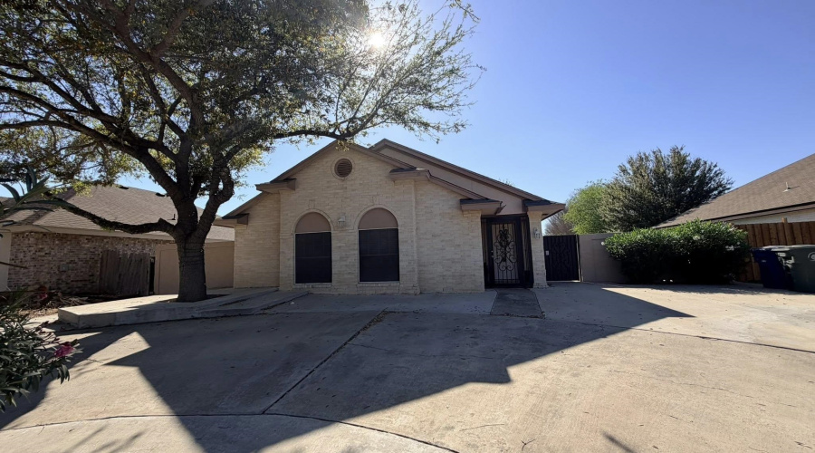 9104 Tundra Ave, Laredo, Texas 78045, 4 Bedrooms Bedrooms, 7 Rooms Rooms,2 BathroomsBathrooms,Residential,For Sale,9104 Tundra Ave,20261419
