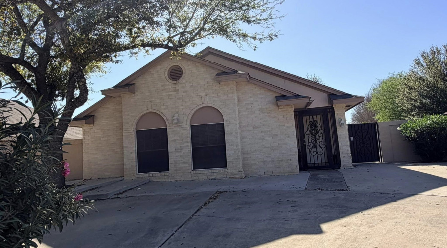 9104 Tundra Ave, Laredo, Texas 78045, 4 Bedrooms Bedrooms, 7 Rooms Rooms,2 BathroomsBathrooms,Residential,For Sale,9104 Tundra Ave,20261419