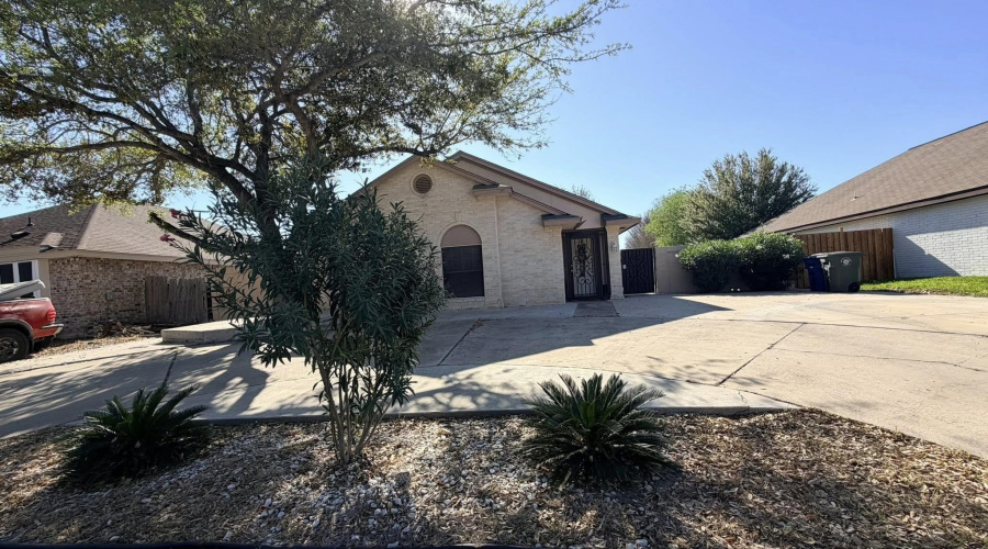 9104 Tundra Ave, Laredo, Texas 78045, 4 Bedrooms Bedrooms, 7 Rooms Rooms,2 BathroomsBathrooms,Residential,For Sale,9104 Tundra Ave,20261419