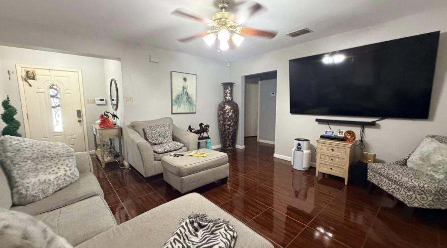 9104 Tundra Ave, Laredo, Texas 78045, 4 Bedrooms Bedrooms, 7 Rooms Rooms,2 BathroomsBathrooms,Residential,For Sale,9104 Tundra Ave,20261419