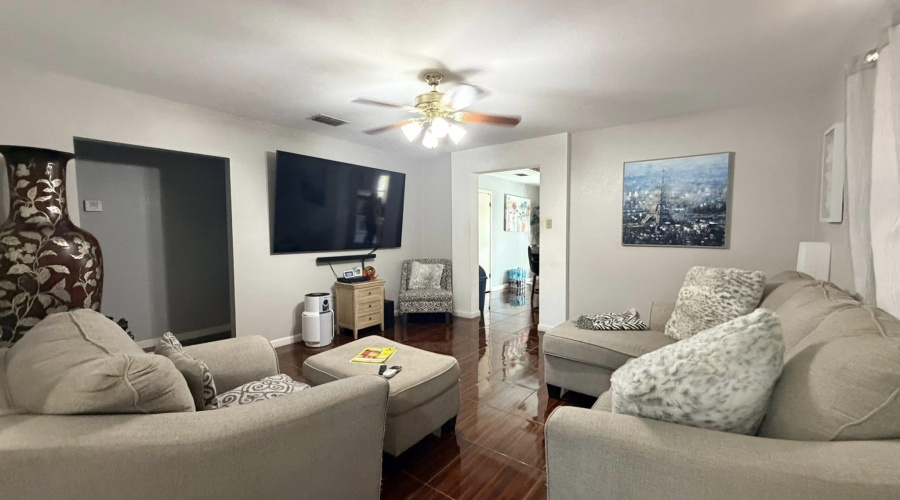 9104 Tundra Ave, Laredo, Texas 78045, 4 Bedrooms Bedrooms, 7 Rooms Rooms,2 BathroomsBathrooms,Residential,For Sale,9104 Tundra Ave,20261419