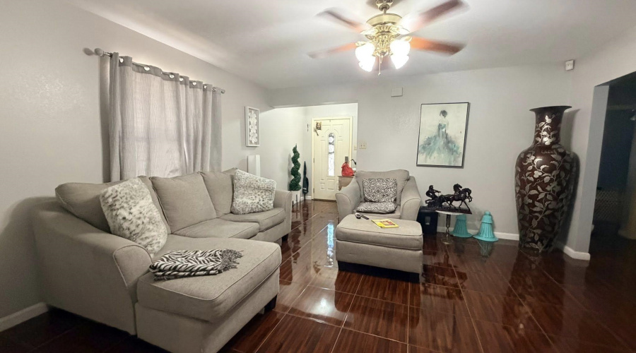 9104 Tundra Ave, Laredo, Texas 78045, 4 Bedrooms Bedrooms, 7 Rooms Rooms,2 BathroomsBathrooms,Residential,For Sale,9104 Tundra Ave,20261419