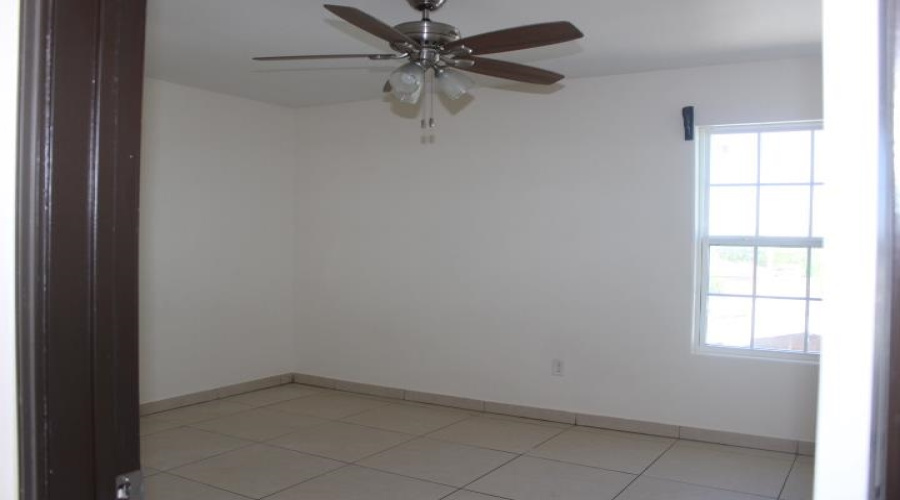 3118 Garfield St, Laredo, Texas 78043, 2 Bedrooms Bedrooms, 4 Rooms Rooms,1 BathroomBathrooms,Residential,For Rent,3118 Garfield St,20261421