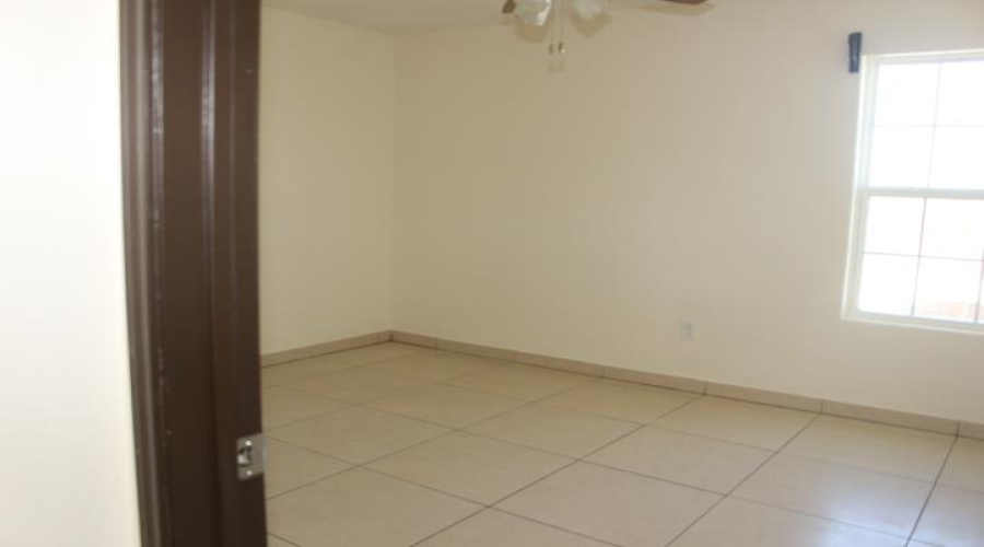 3118 Garfield St, Laredo, Texas 78043, 2 Bedrooms Bedrooms, 4 Rooms Rooms,1 BathroomBathrooms,Residential,For Rent,3118 Garfield St,20261421