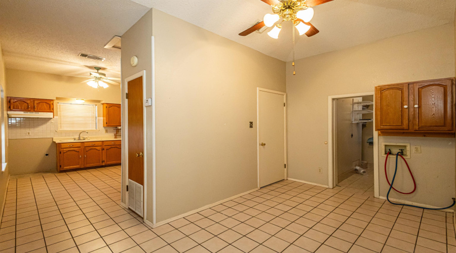 2006 Piedra China St, Laredo, Texas 78043, 4 Bedrooms Bedrooms, 7 Rooms Rooms,4 BathroomsBathrooms,Residential,For Rent,2006 Piedra China St,20261426