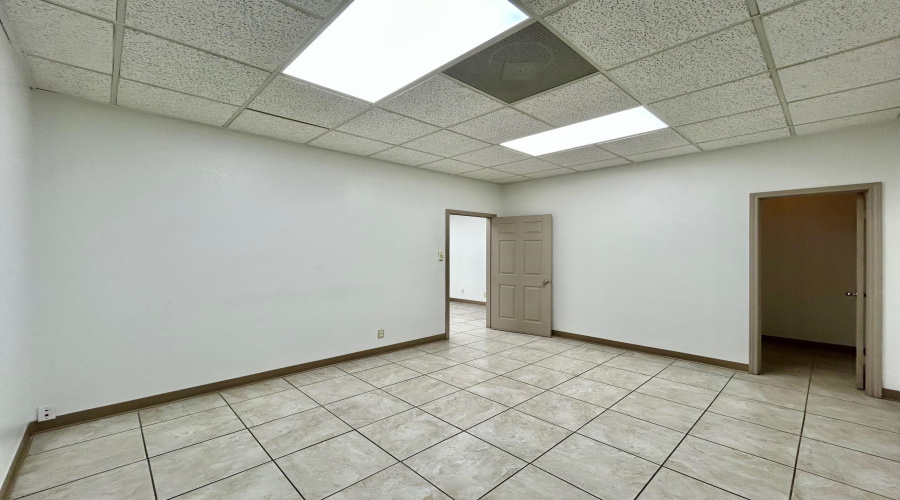 14209 Business Ave, Laredo, Texas 78045, 1 Bedroom Bedrooms, 6 Rooms Rooms,1 BathroomBathrooms,Commercial/industrial,For Rent,14209 Business Ave,20261427