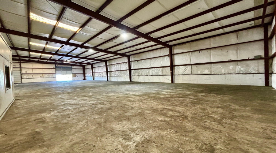 14209 Business Ave, Laredo, Texas 78045, 1 Bedroom Bedrooms, 6 Rooms Rooms,1 BathroomBathrooms,Commercial/industrial,For Rent,14209 Business Ave,20261427