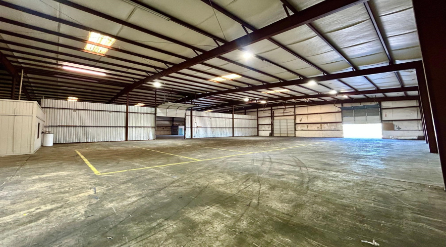 14209 Business Ave, Laredo, Texas 78045, 1 Bedroom Bedrooms, 6 Rooms Rooms,1 BathroomBathrooms,Commercial/industrial,For Rent,14209 Business Ave,20261427