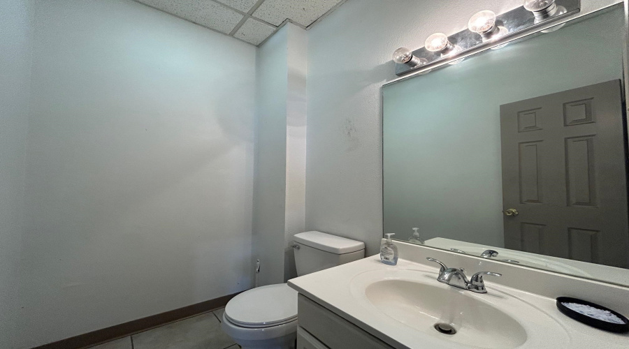 14209 Business Ave, Laredo, Texas 78045, 1 Bedroom Bedrooms, 6 Rooms Rooms,1 BathroomBathrooms,Commercial/industrial,For Rent,14209 Business Ave,20261427