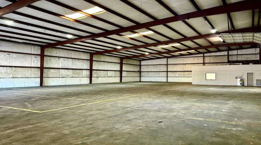 14209 Business Ave, Laredo, Texas 78045, 1 Bedroom Bedrooms, 6 Rooms Rooms,1 BathroomBathrooms,Commercial/industrial,For Rent,14209 Business Ave,20261427