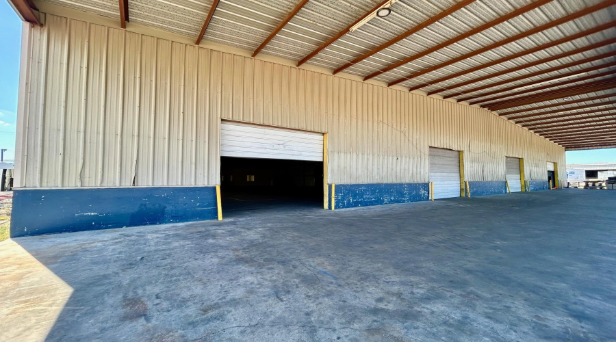 14209 Business Ave, Laredo, Texas 78045, 1 Bedroom Bedrooms, 6 Rooms Rooms,1 BathroomBathrooms,Commercial/industrial,For Rent,14209 Business Ave,20261427