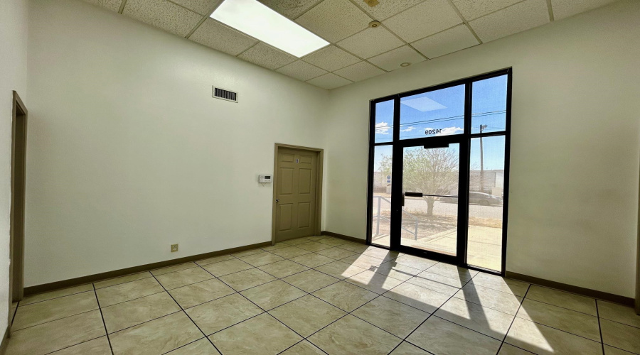 14209 Business Ave, Laredo, Texas 78045, 1 Bedroom Bedrooms, 6 Rooms Rooms,1 BathroomBathrooms,Commercial/industrial,For Rent,14209 Business Ave,20261427