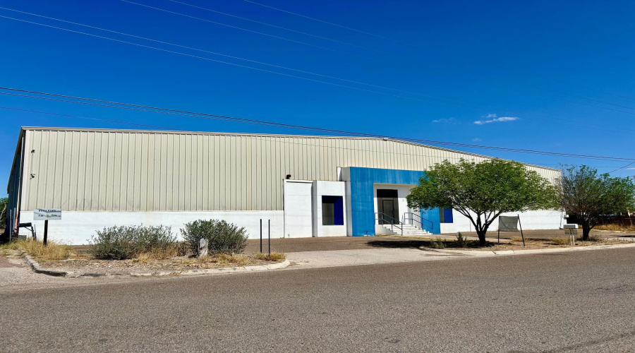 14209 Business Ave, Laredo, Texas 78045, 1 Bedroom Bedrooms, 6 Rooms Rooms,1 BathroomBathrooms,Commercial/industrial,For Rent,14209 Business Ave,20261427