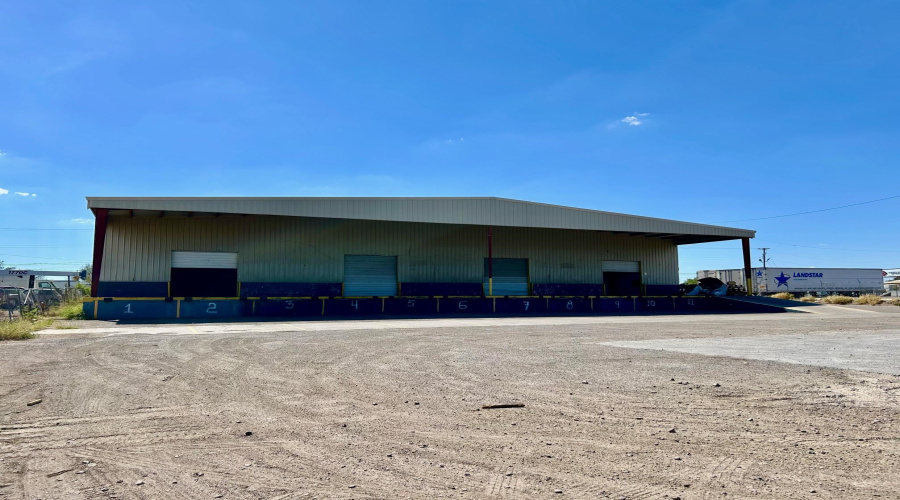 14209 Business Ave, Laredo, Texas 78045, 1 Bedroom Bedrooms, 6 Rooms Rooms,1 BathroomBathrooms,Commercial/industrial,For Rent,14209 Business Ave,20261427