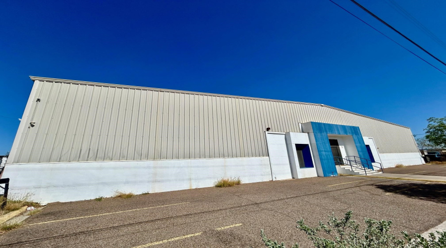 14209 Business Ave, Laredo, Texas 78045, 1 Bedroom Bedrooms, 6 Rooms Rooms,1 BathroomBathrooms,Commercial/industrial,For Rent,14209 Business Ave,20261427