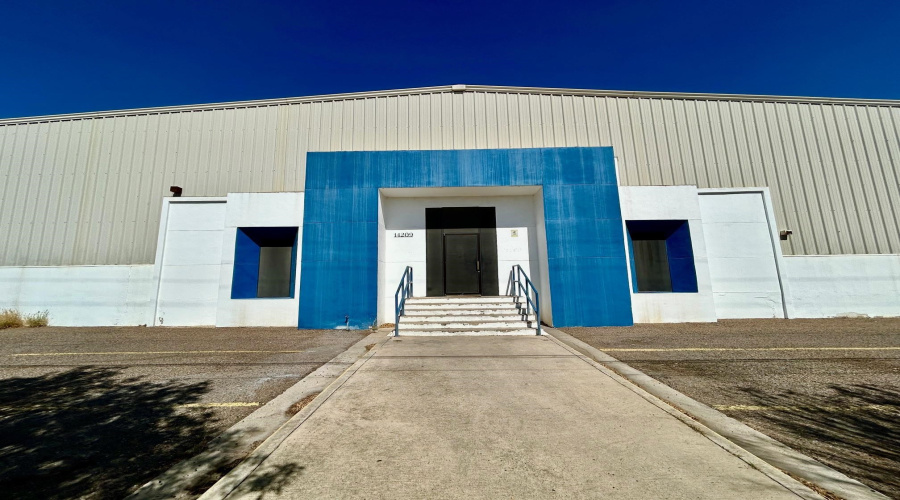 14209 Business Ave, Laredo, Texas 78045, 1 Bedroom Bedrooms, 6 Rooms Rooms,1 BathroomBathrooms,Commercial/industrial,For Rent,14209 Business Ave,20261427