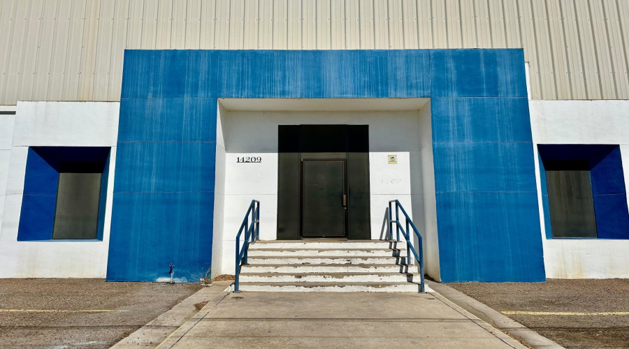 14209 Business Ave, Laredo, Texas 78045, 1 Bedroom Bedrooms, 6 Rooms Rooms,1 BathroomBathrooms,Commercial/industrial,For Rent,14209 Business Ave,20261427