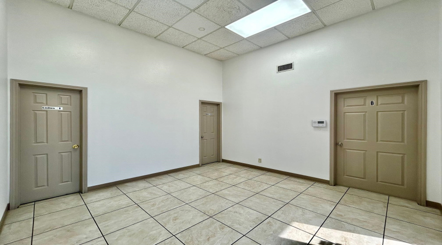 14209 Business Ave, Laredo, Texas 78045, 1 Bedroom Bedrooms, 6 Rooms Rooms,1 BathroomBathrooms,Commercial/industrial,For Rent,14209 Business Ave,20261427